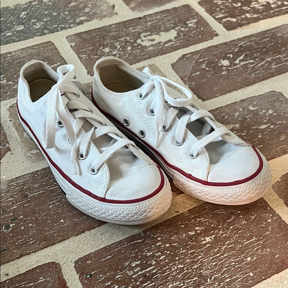 Converse White Chucks